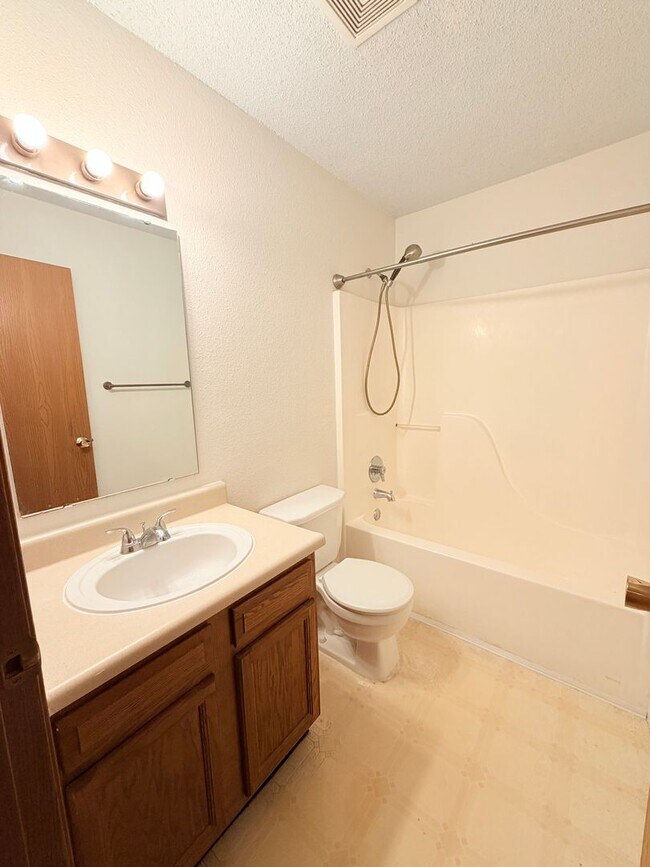 Building Photo - 1555 Blue Brook Way