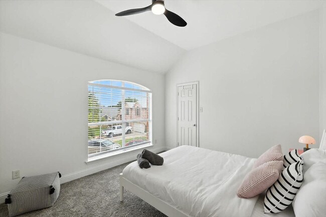 Building Photo - 5795 Brighton Ct