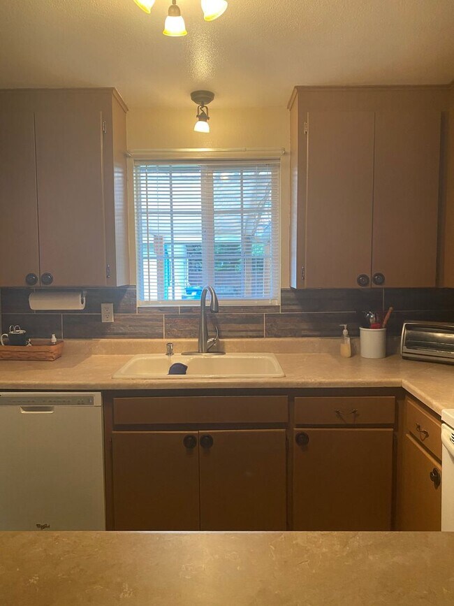 Building Photo - 4 Bed 2 Bath Home in Monroe