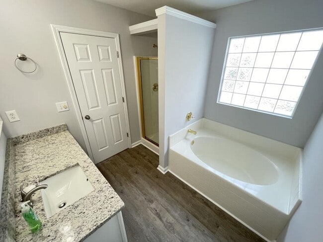 Building Photo - 4996 Southgate Pkwy