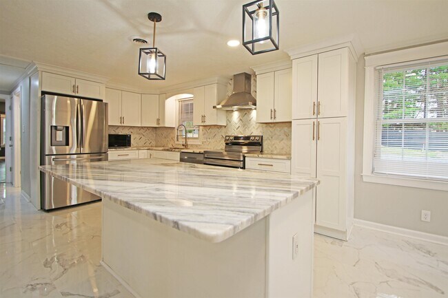 Building Photo - 3205 Oak Ridge Rd