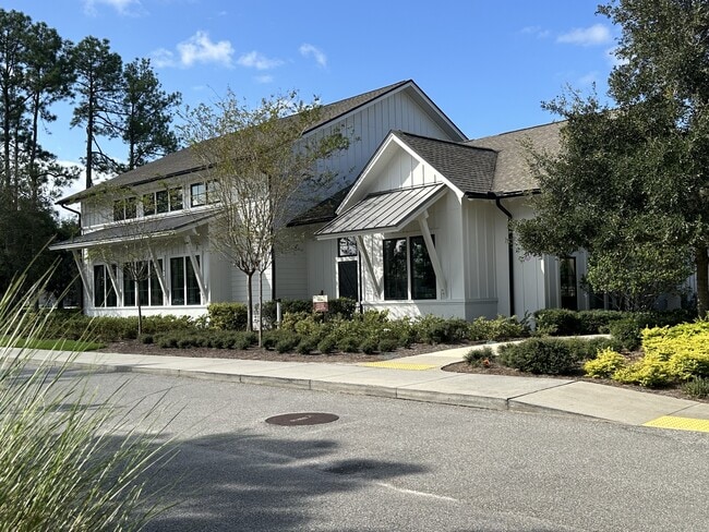 Building Photo - 104 Charmer Trce