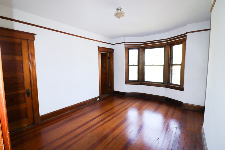 Building Photo - 2626 Eden Ave