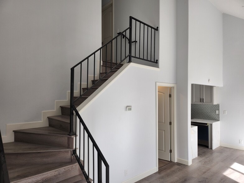 Building Photo - 1379 S Park Ave