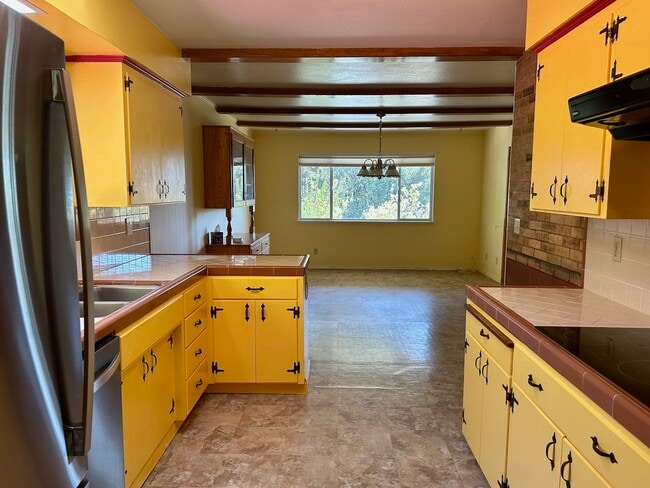 Building Photo - 46 Valley View Rd