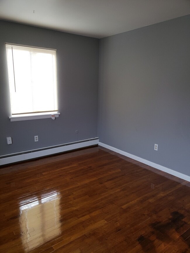 Building Photo - Beautiful 3 bedroom 1.5 Bathroom unit located within East Pennsboro Area School District