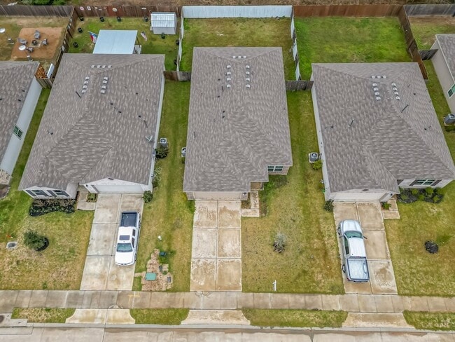 Building Photo - 9921 Spg Crk Rd