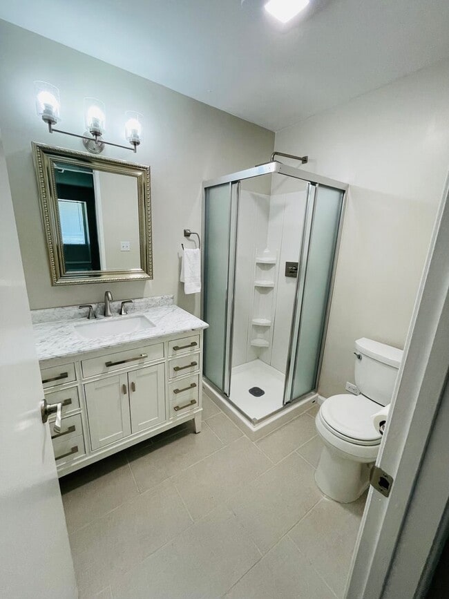 Building Photo - Gorgeous Completely Remodeled Single Story...