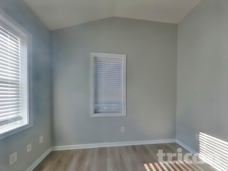 Building Photo - 1614 Thomas Rd