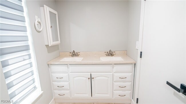 Building Photo - 1702 SE 14th St