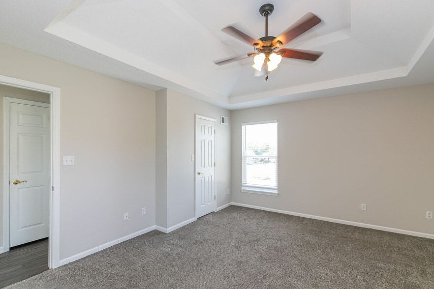 Building Photo - 502 Sunny Ln
