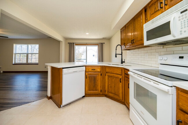 Building Photo - 13 Yorkshire Dr