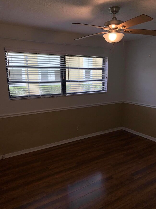 Building Photo - 2015 Coral Ridge Dr