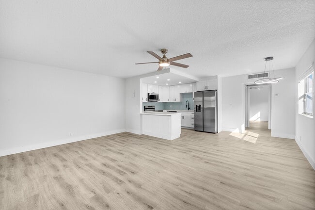 Building Photo - 59 Saxony B