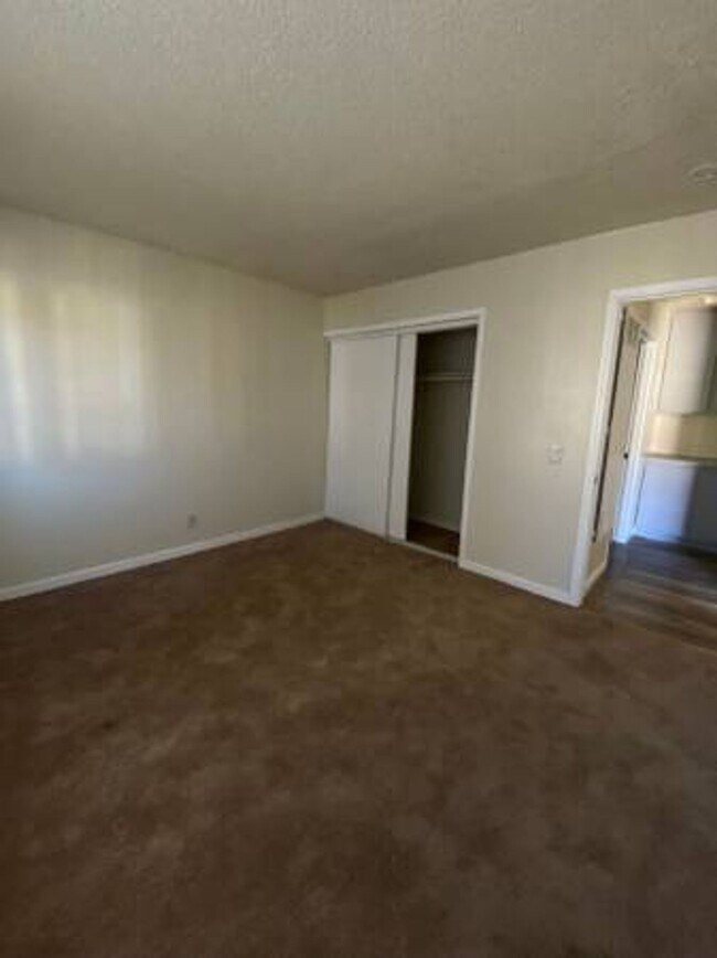 Building Photo - 1st Month’s FREE Rent Move-In Special! Spa...