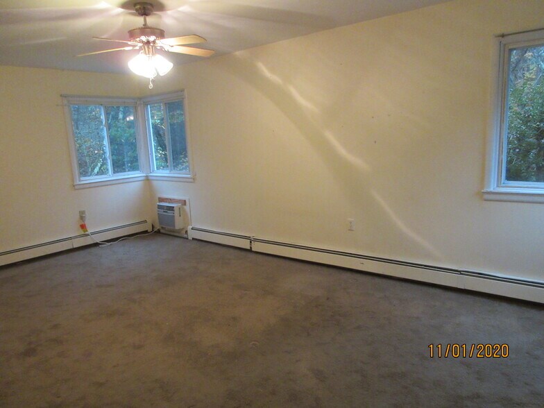 Building Photo - 1050 Lucas Ave Ext