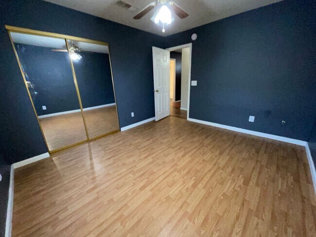 Building Photo - Pool and spa with Mountain views