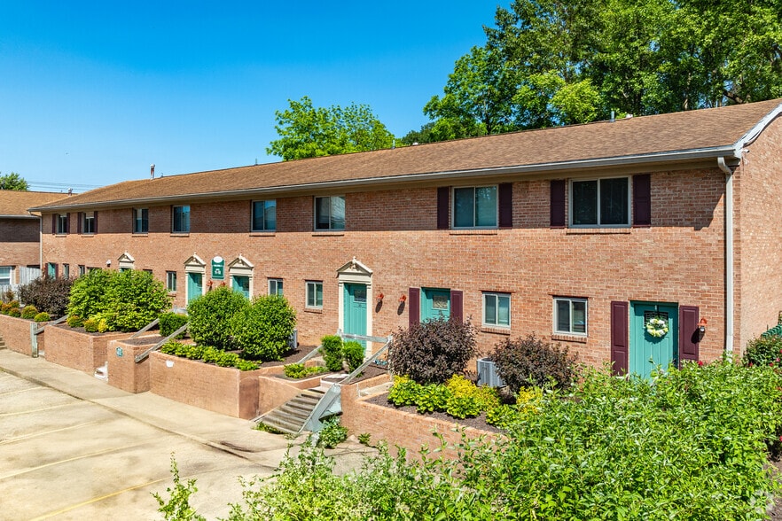 Primary Photo - Greenbriar Gardens