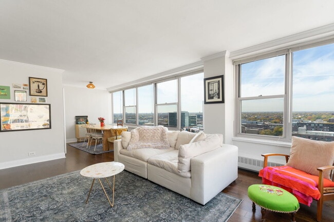 Building Photo - 3900 N Lake Shore Dr