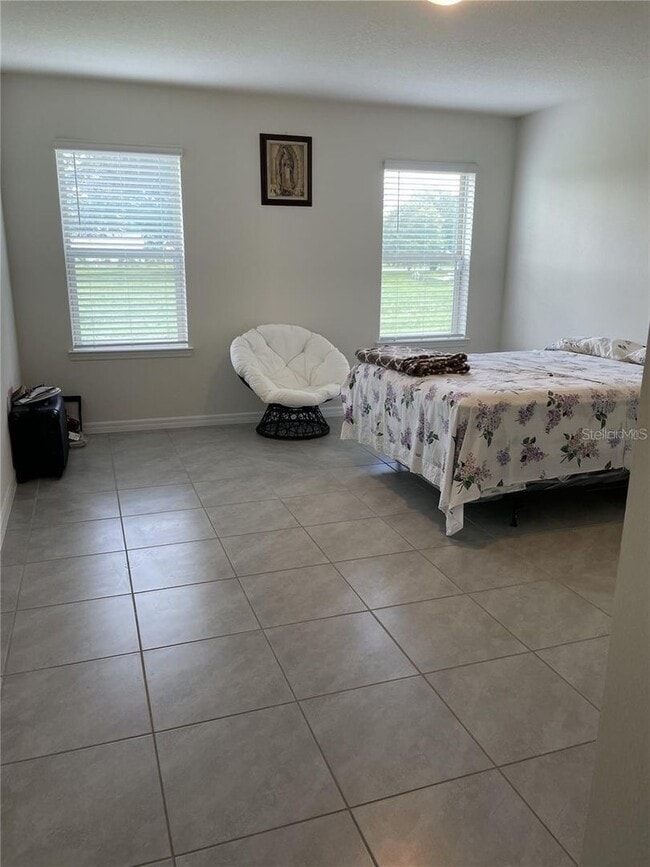 Building Photo - Like New Spacious Home near Lake Nona