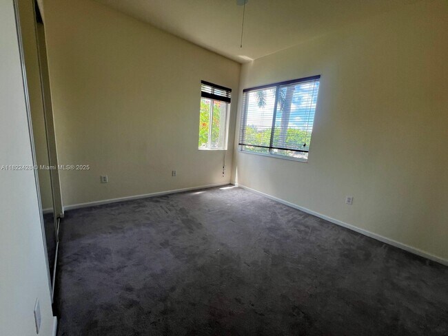 Building Photo - 3500 Oaks Clubhouse Dr