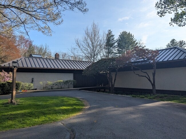 Building Photo - 470 South St