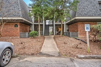 Building Photo - 2 Bed 1.5 bath Condo - Close to UNC!  Beautifully Renovated! $500 off first month's rent!