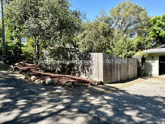 Building Photo - 1283 Live Oak Ln