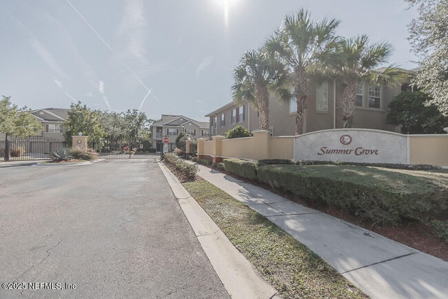 Building Photo - 3892 Summer Grove Way N