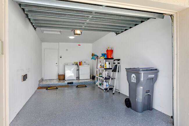 Building Photo - 16997 Waterbend Dr