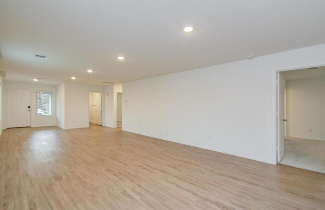 Building Photo - 10910 Bright Beacon Dr
