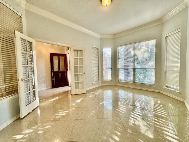 Building Photo - 2604 Hidden Creek Dr