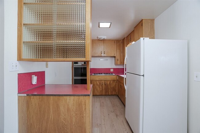 Building Photo - 3 bedroom,1.5 bath with 1 car garage close to schools, hospital and shopping!