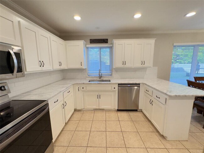 Building Photo - 408 Little Chisholm Cir