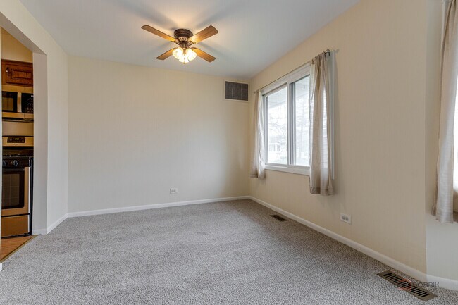 Building Photo - 3004 Roberts Dr