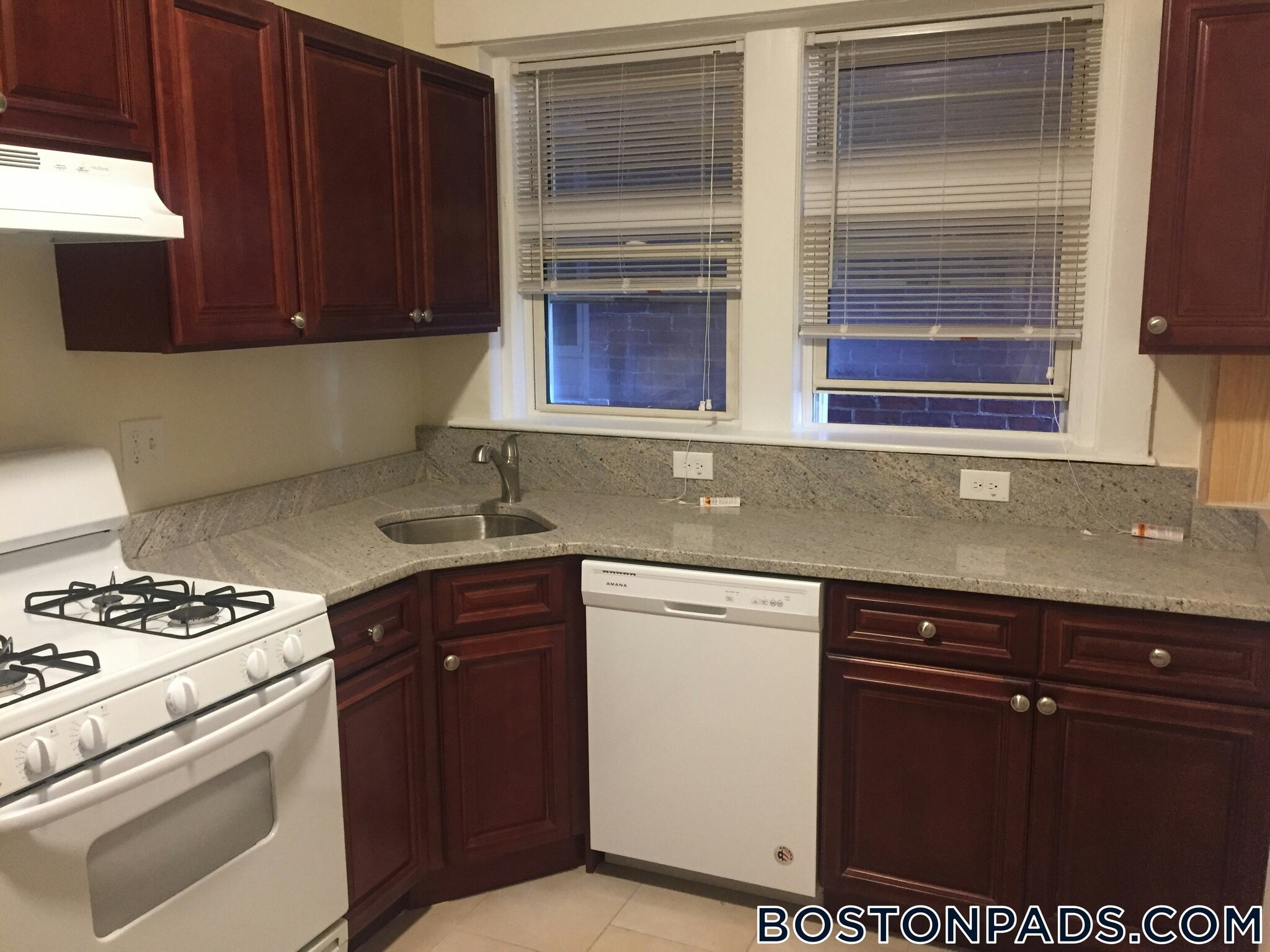 Building Photo - 163 Summer St