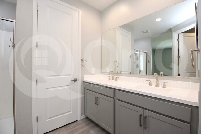 Building Photo - 35733 W Santa Monica Ave