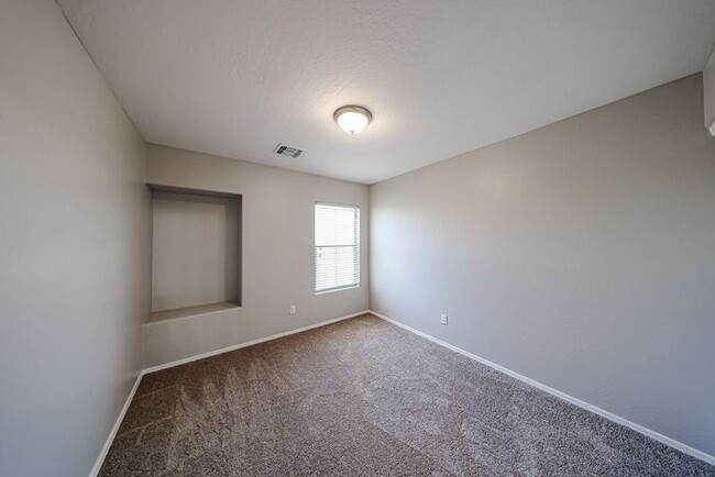 Building Photo - Welcome to this spacious 4 bedroom, 2.5 ba...