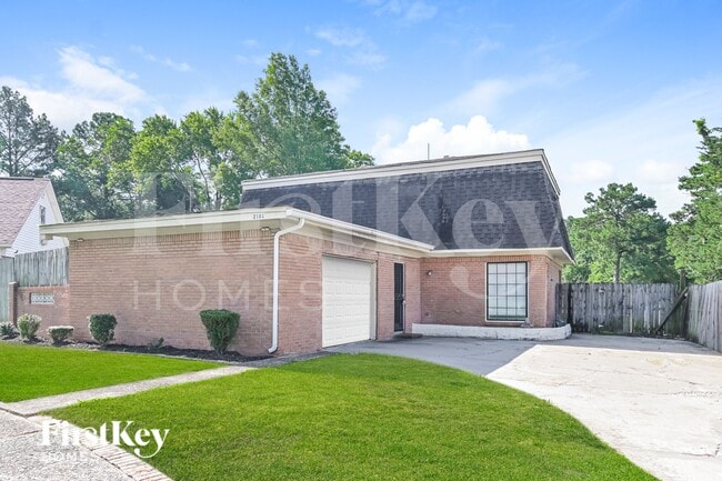 Building Photo - 2101 Hornsby Cove