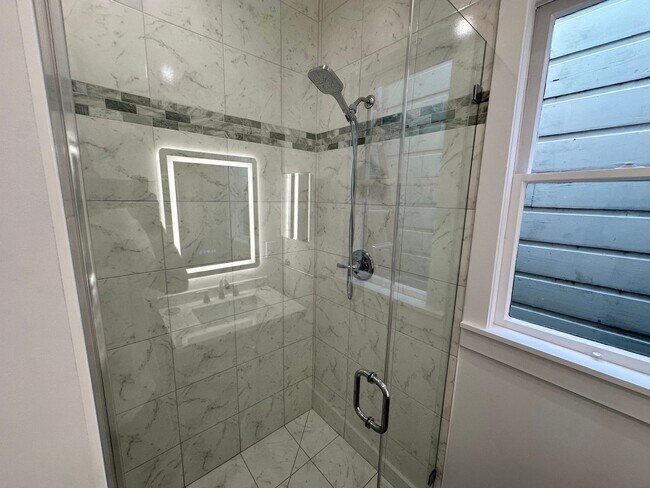 Building Photo - Fully renovated Noe Valley charmer - 2 BR | 1 BA Unit in the Heart of Noe Valley