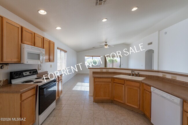 Building Photo - 2439 W Rousseau St