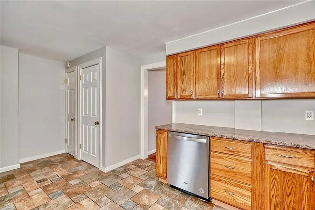 Building Photo - 78 Kimbark Rd