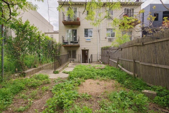 Building Photo - 1337 Park Pl