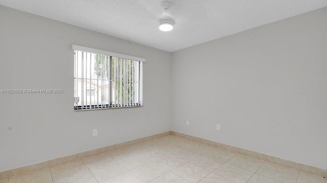 Building Photo - 2524 W 65th St