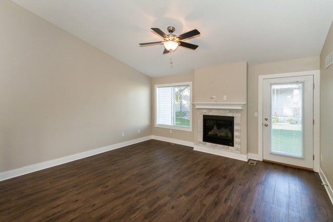 Building Photo - 411 Sunflower Dr