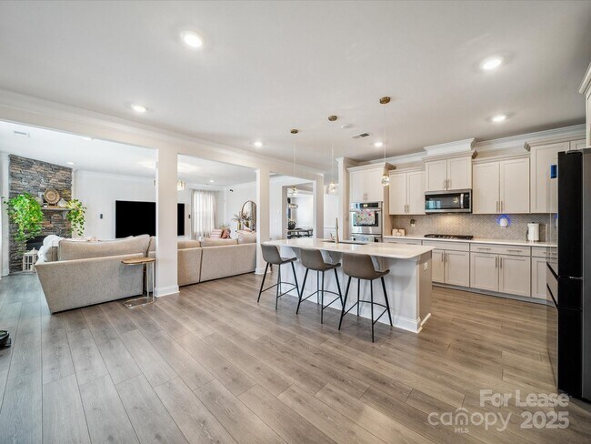 Building Photo - 6112 Willow Pin Ln