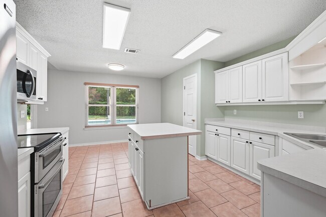Building Photo - 1243 Jefferyscot Dr