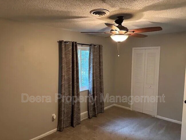 Building Photo - 9616 Hadley Dr