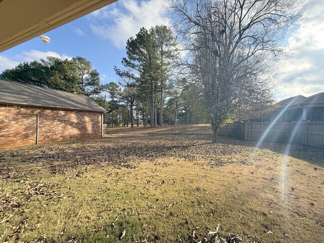 Building Photo - 118 Crystal Lake Dr