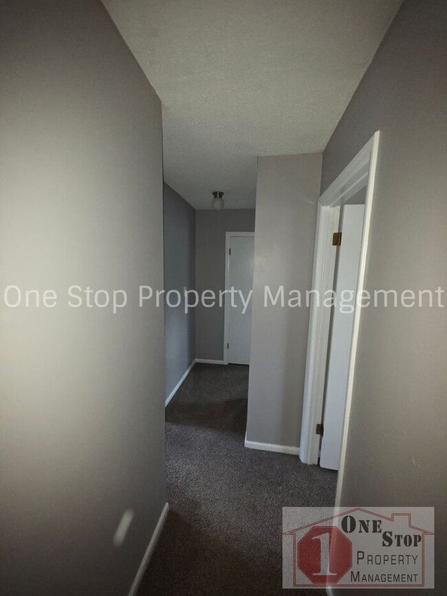 Building Photo - The Perfect 3 bedroom/2 bathroom home in Grandview, MO!